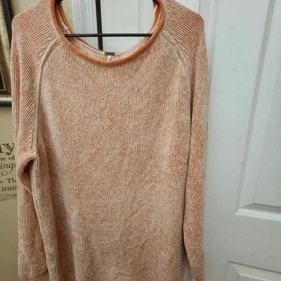 FREE PEOPLE OVERSIZED SWEATER - Picture 1 of 4
